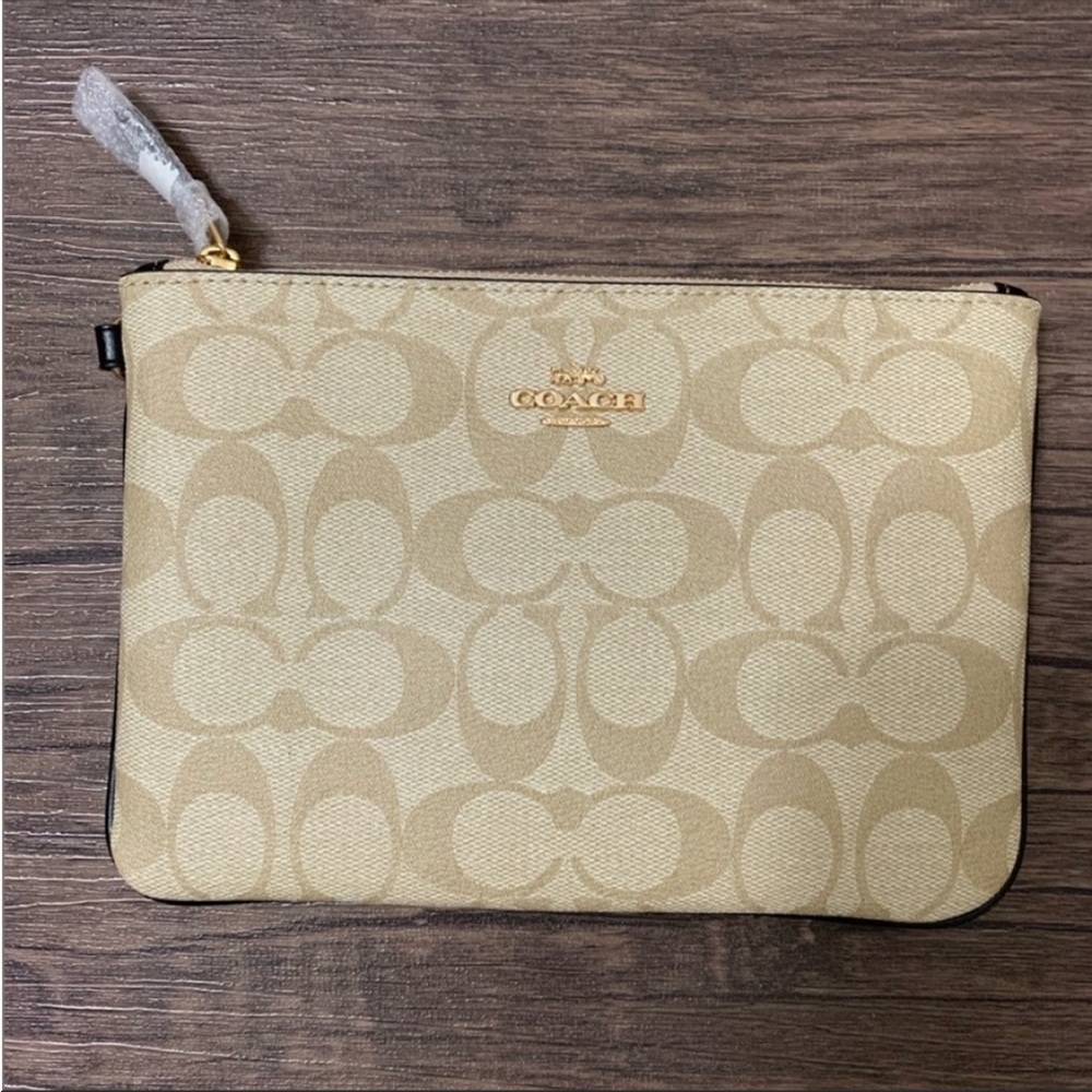 ✨ Large Tan Coach Wallet ✨